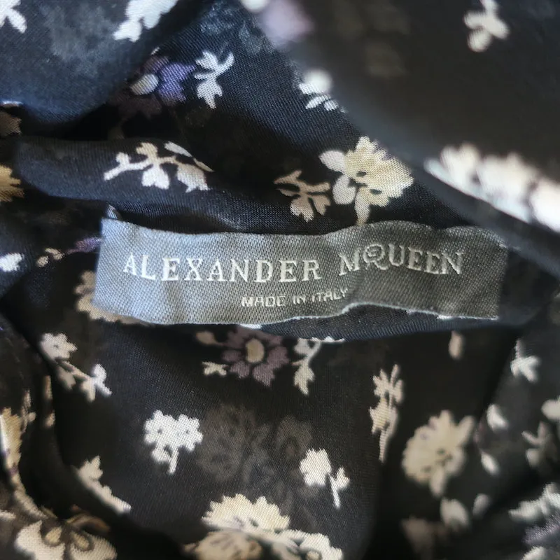 Alexander McQueen Bluse mit drapierter Front schwarze Blumenprint Chiffonseide Größe 38