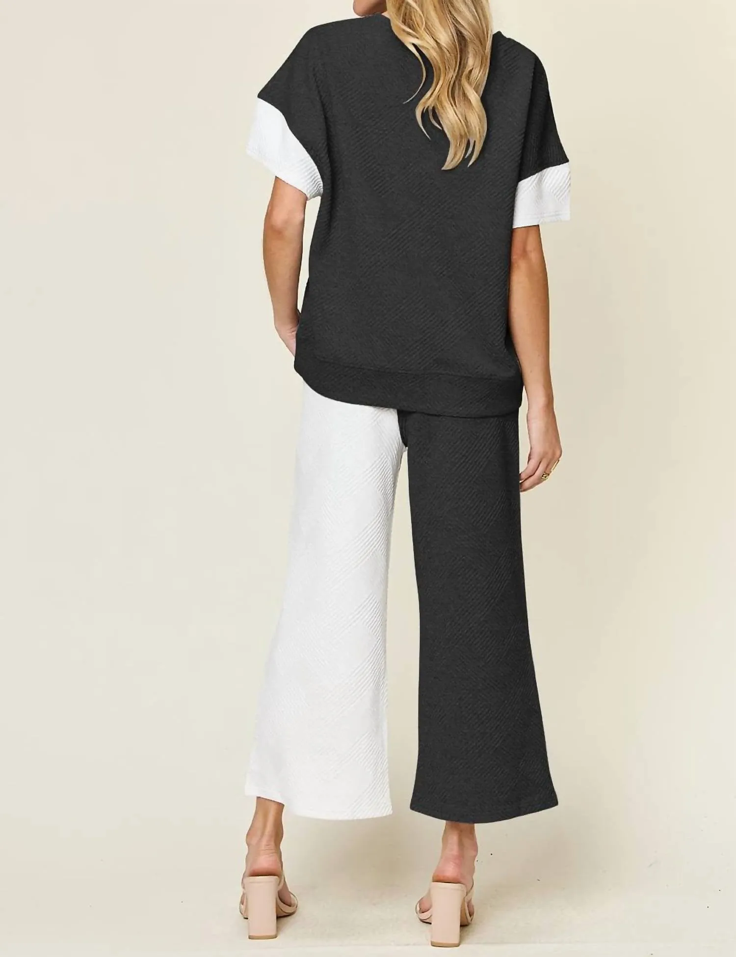 Schickes Texturiertes T-Shirt & Hose Set In Weiß