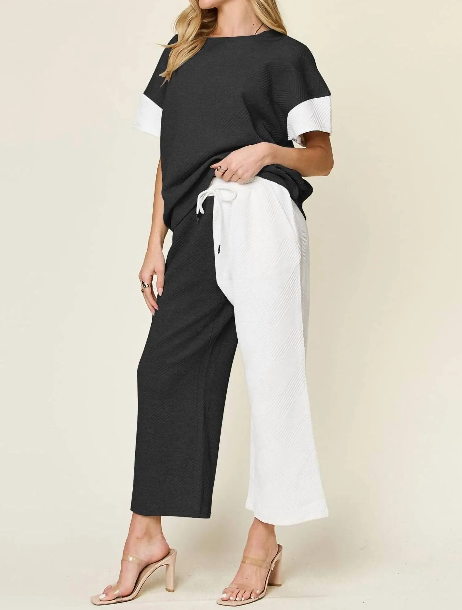 Schickes Texturiertes T-Shirt & Hose Set In Weiß