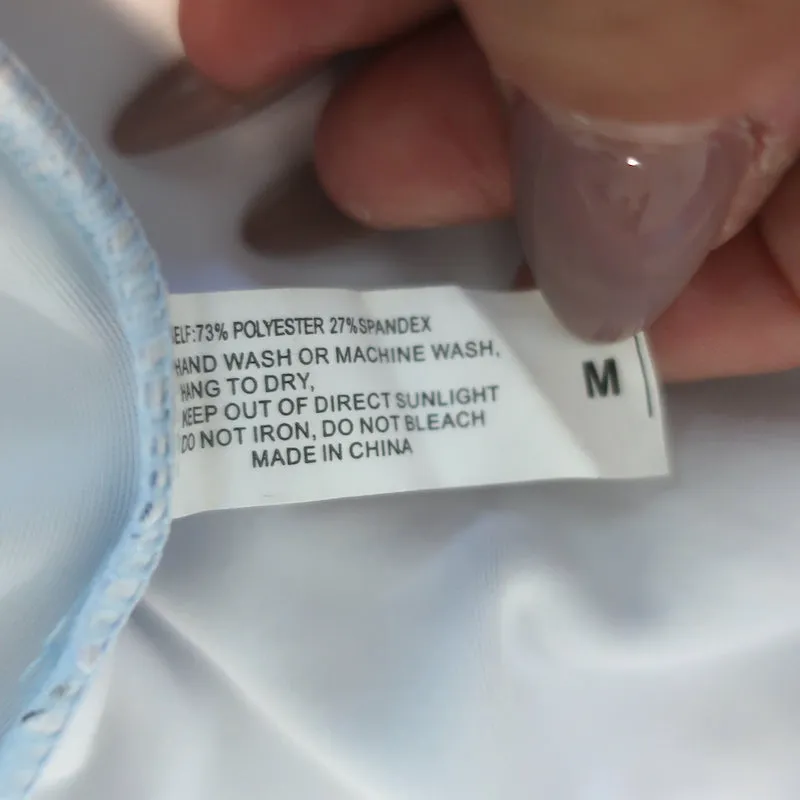 Cynthia Rowley Sonnengetränktes Rashguard Top Blauer Schmetterlingsdruck Größe M