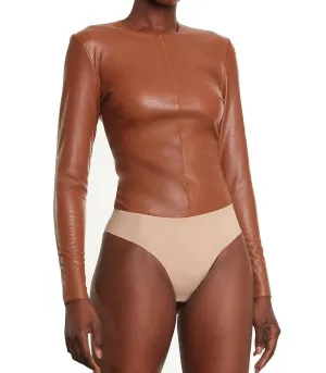 Kunstleder-Langarm-Bodysuit in Kakao
