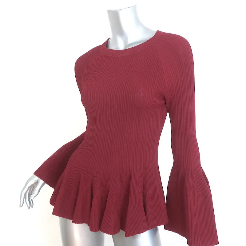 Jonathan Simkhai Glockenärmel-Peplum-Top in Cabernet mit Rippstrick in Größe Small