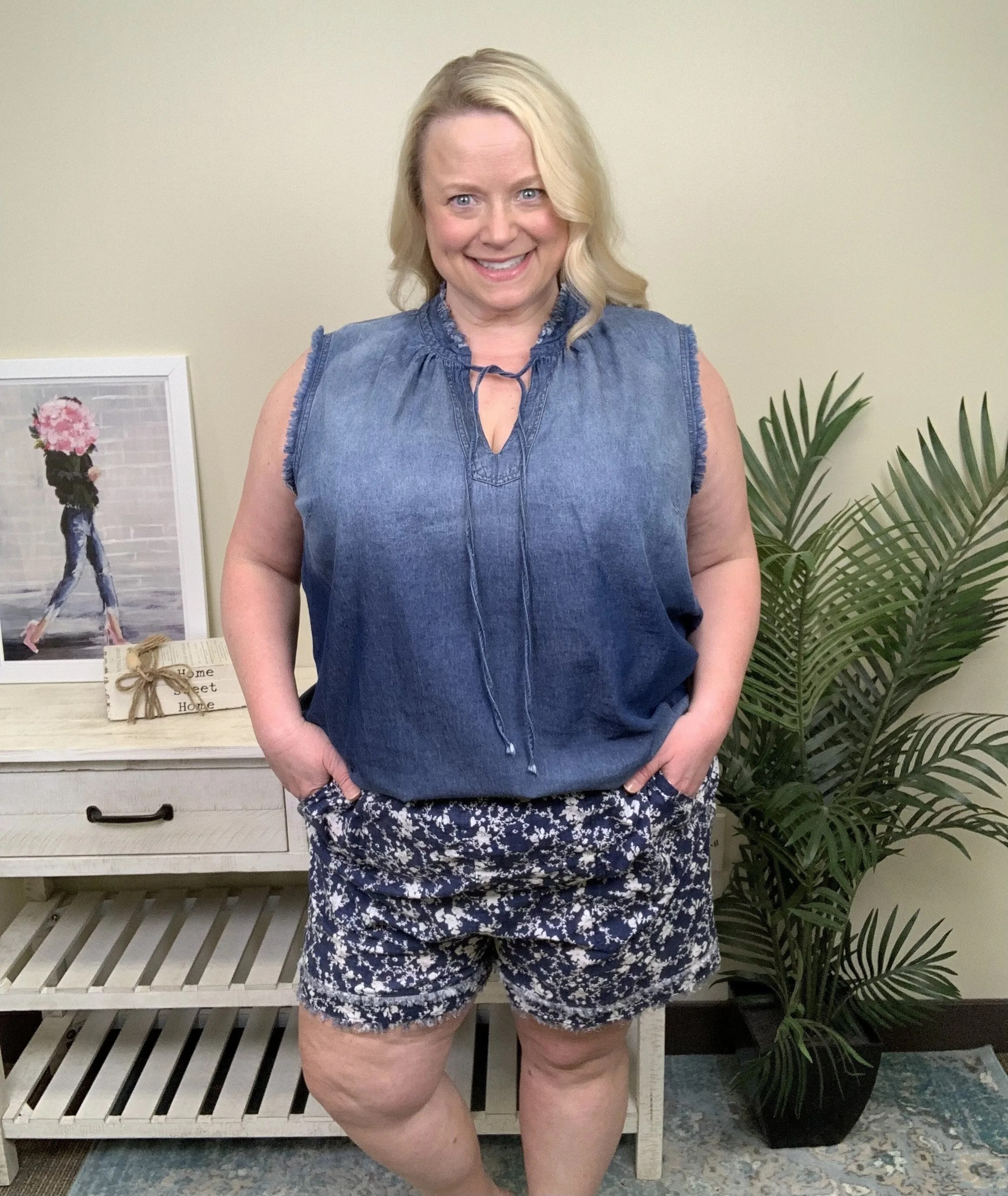 Keep Me Guessing Damen Shorts mit Blumenmuster und ausgefranstem Saum