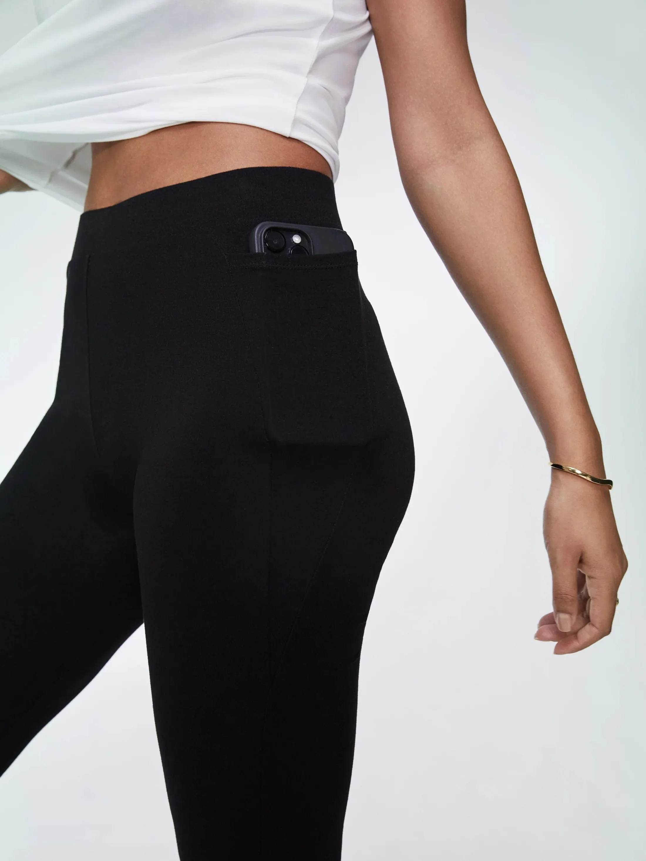 Kimberley LENZING™ ECOVERO™ Jersey Kick-Flare Leggings | Kaviar Schwarz