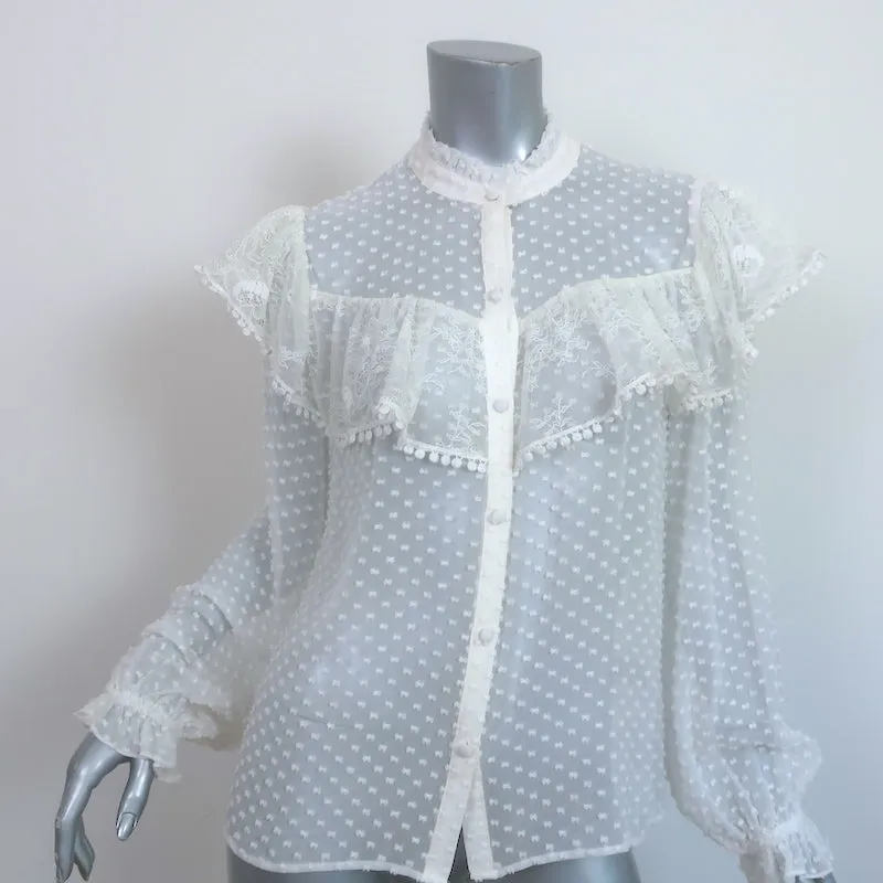 LoveShackFancy Erica Rüschenbluse Creme Spitzenbesatz Schweizer Tupfen Größe M
