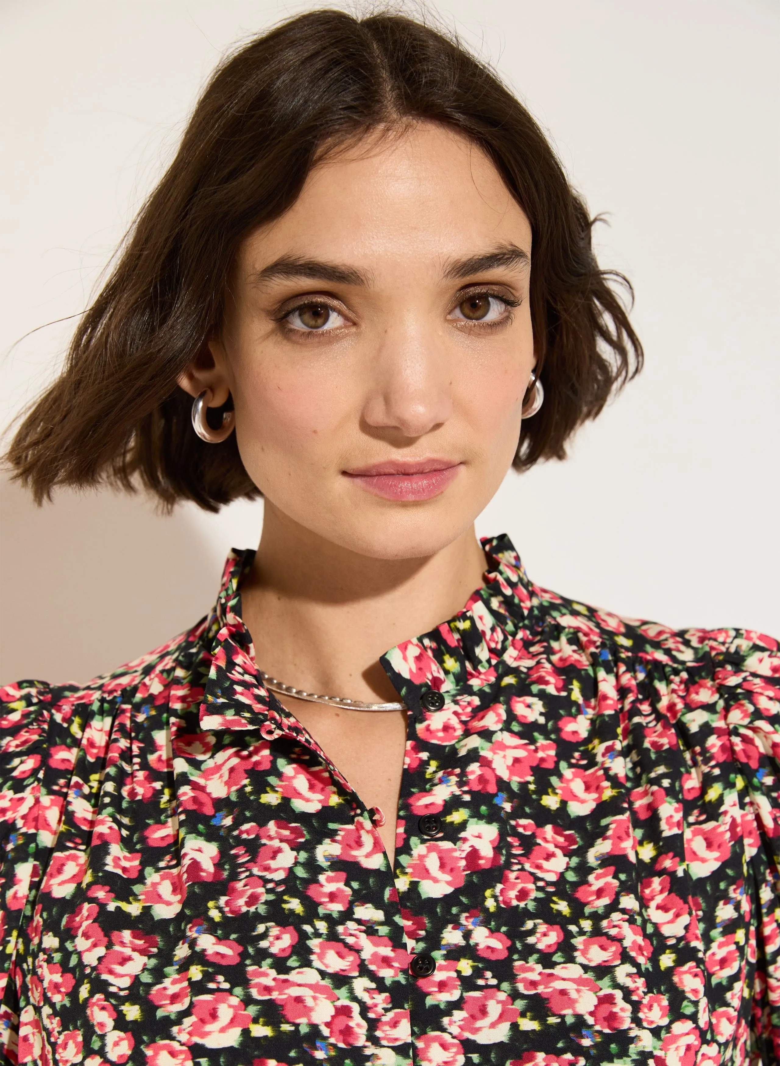 Melie LENZING™ ECOVERO™ Bedruckte Bluse | Florale Schwarzrose