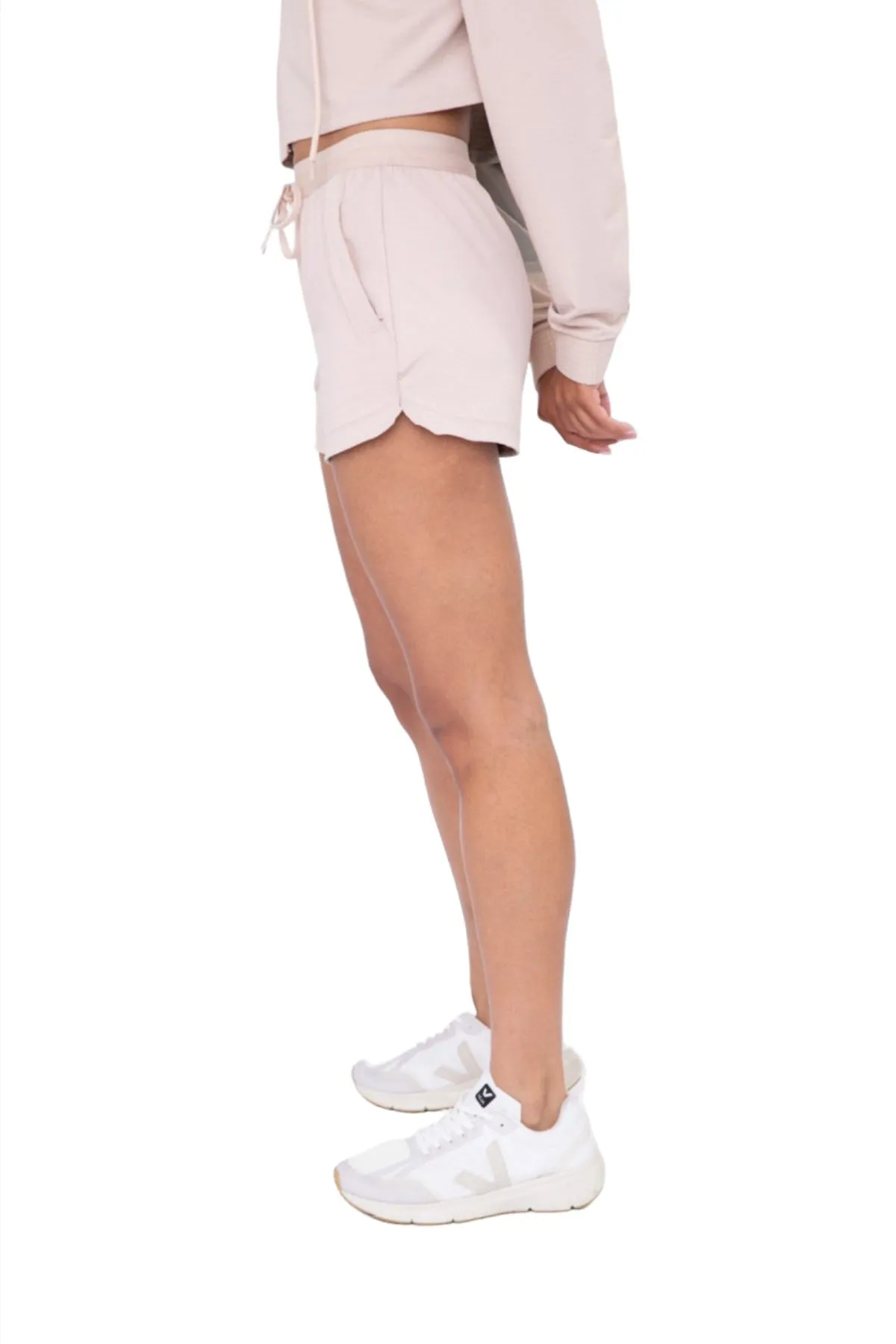 Mono B Hochtaillierte Aktiv-Shorts AP-B1011