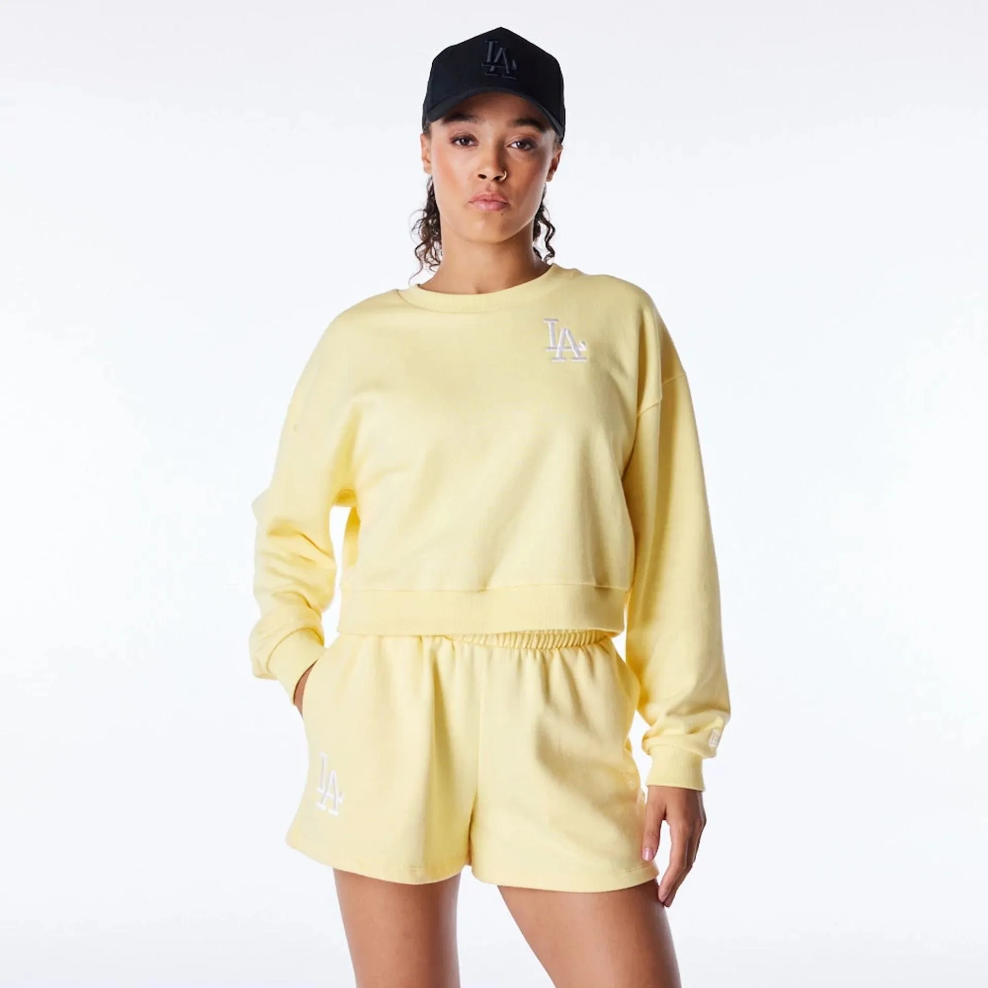 New Era Sweatshirts und Hoodies LA Dodgers Damen MLB League Essential Pastellgelbes Crop Crewneck Sweatshirt