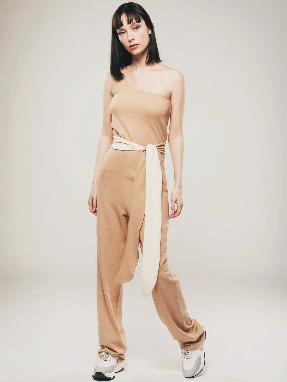 Bio-Baumwolle Ein-Schulter-Jumpsuit | Hellbraun