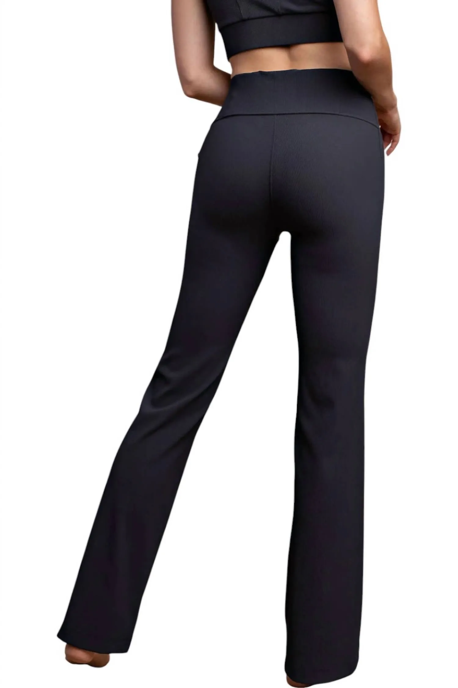 Perfektion Rippen-Pin-Tuck-Leggings in Schwarz