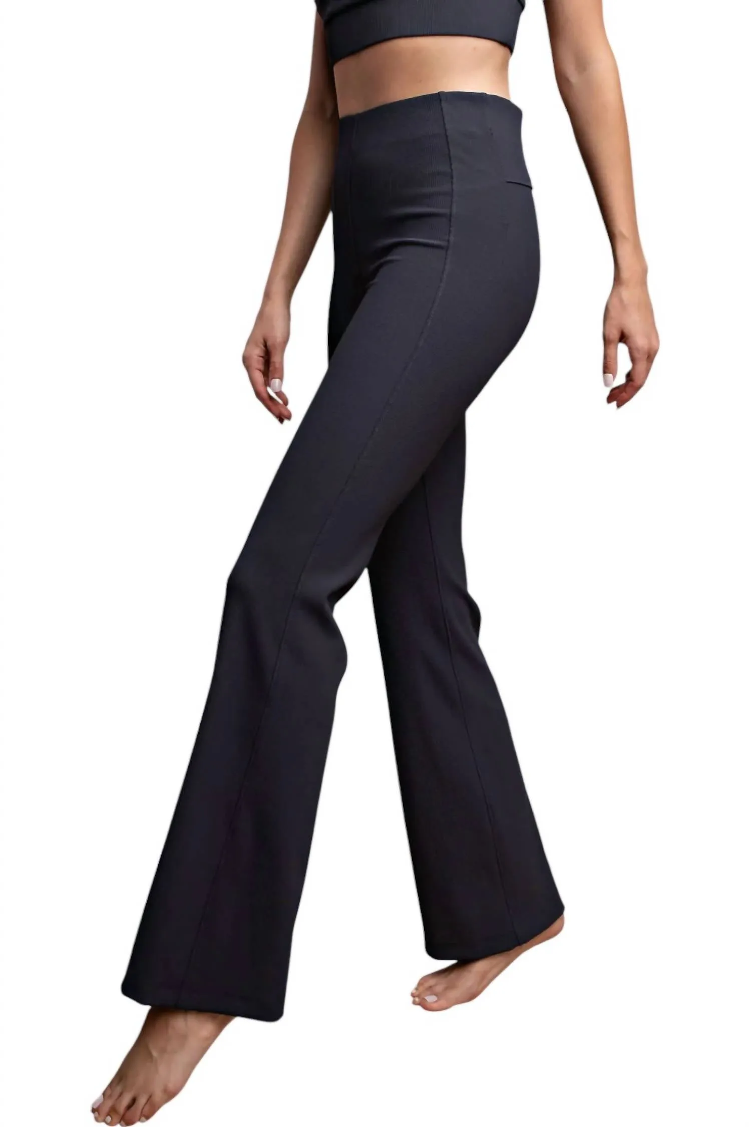 Perfektion Rippen-Pin-Tuck-Leggings in Schwarz