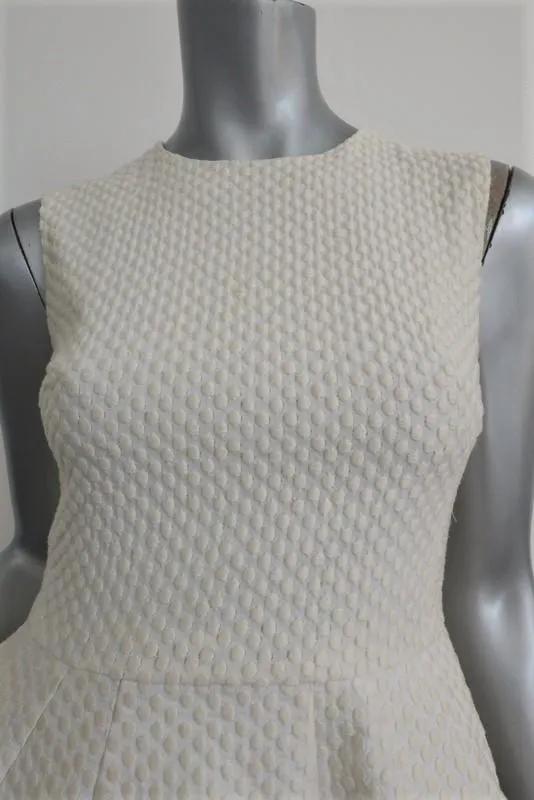 Pierre Balmain Ärmelloses Peplum Top Creme Gepunktet Bestickte Baumwolle Größe 38