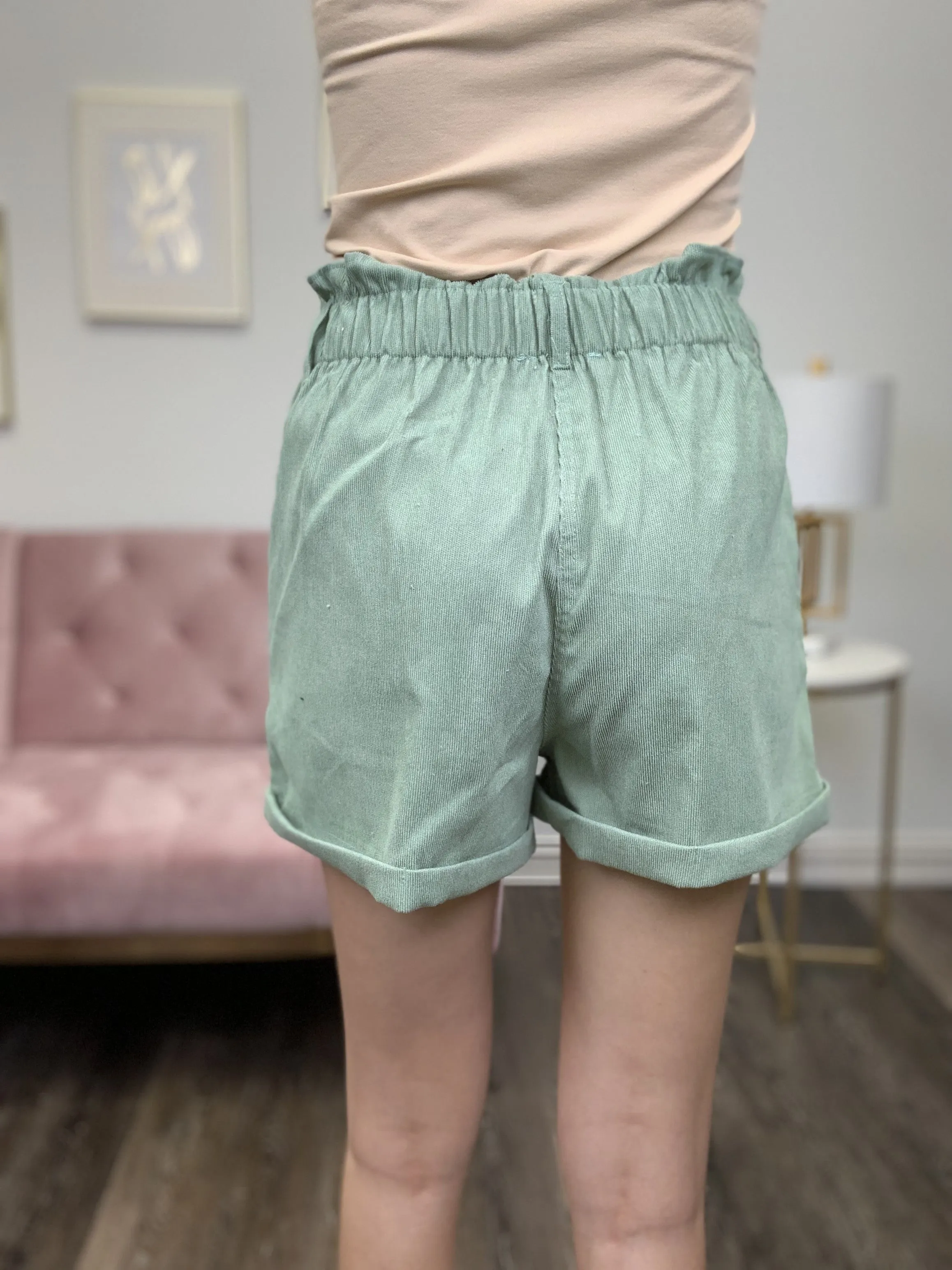 Put On A Show Damen Cord Shorts