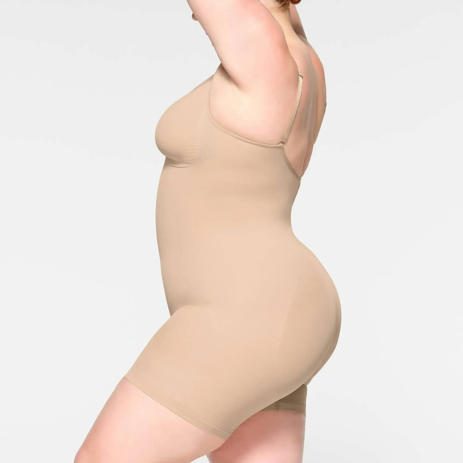 Nahtloser Skulptur-Mid-Thigh-Bodysuit in Glimmer