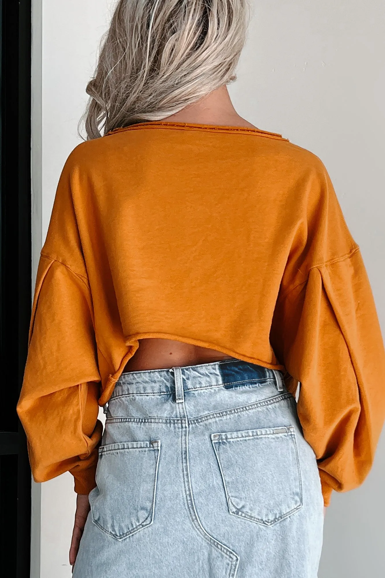 Swapping Stories Übergroßer Crop-Pullover (Senf)