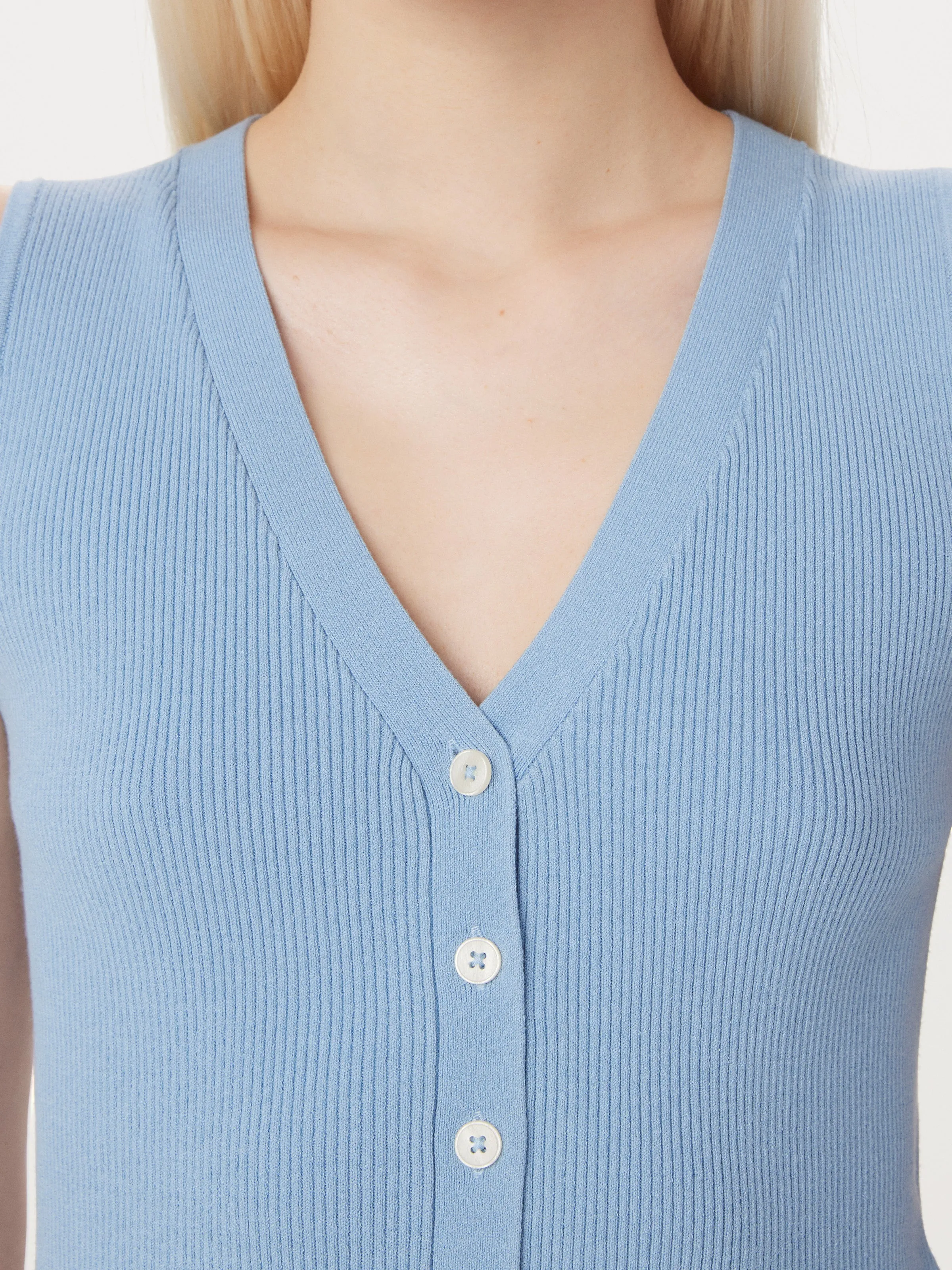 Der Knopf-Sweaterweste in Himmelblau