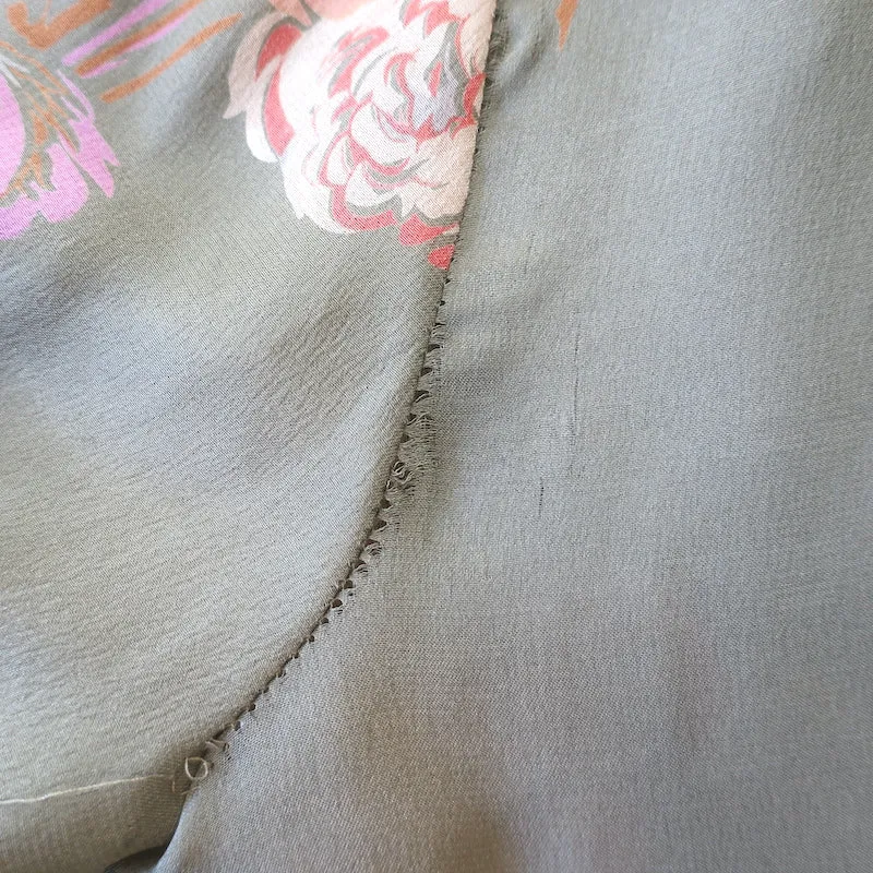 DIE GROSSARTIGE Peplum-Bluse in Taube mit Blumenmuster aus Seide in Größe 0
