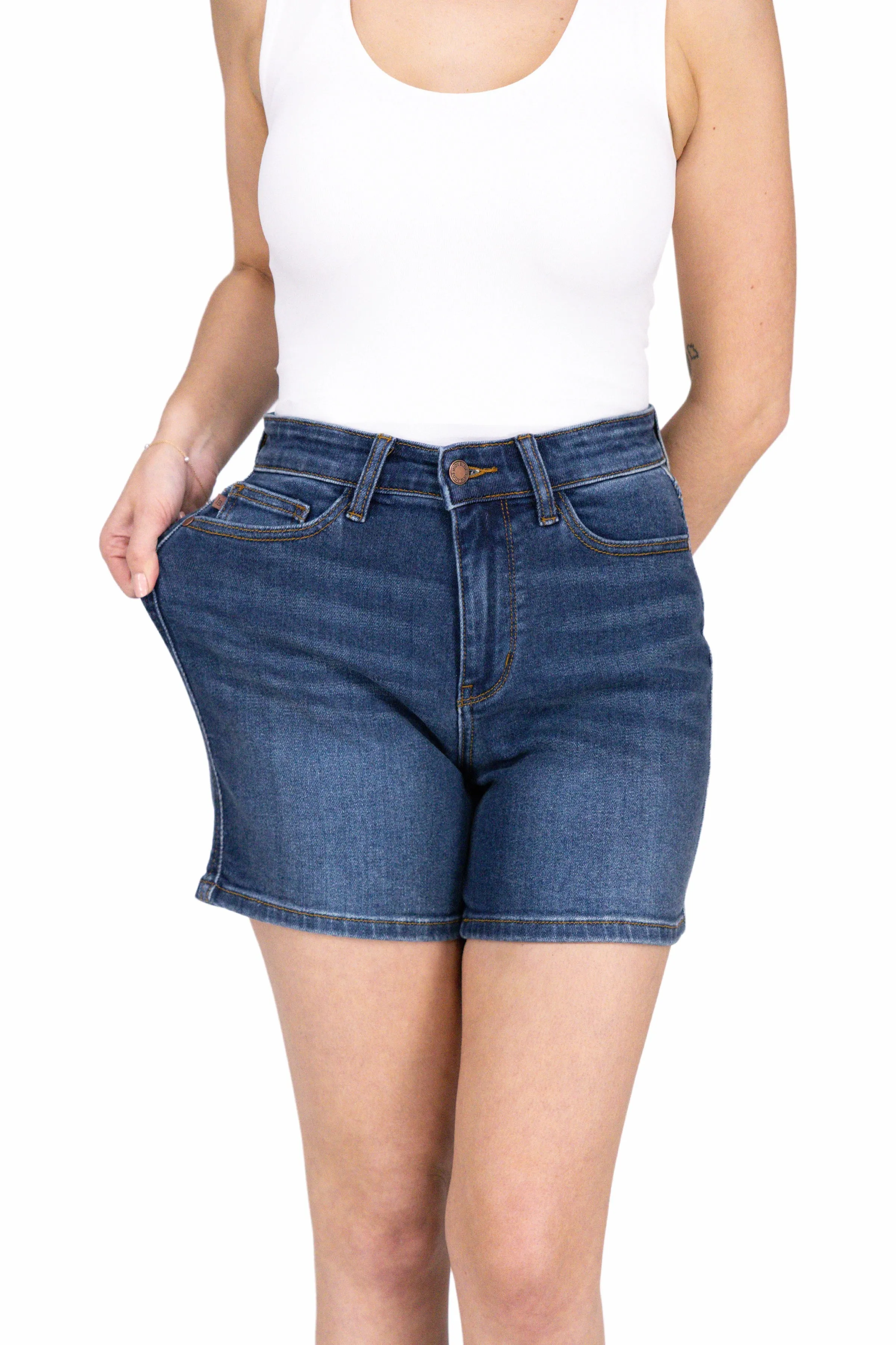 The Sutton von Judy Blue: High-Rise Denim Shorts mit Doppelknopf für Väter *Endverkauf*