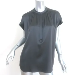 Vince Bluse mit Shirred-Ausschnitt in Kohlefarbenem Satin aus Seide, Größe Medium, Kurzarm