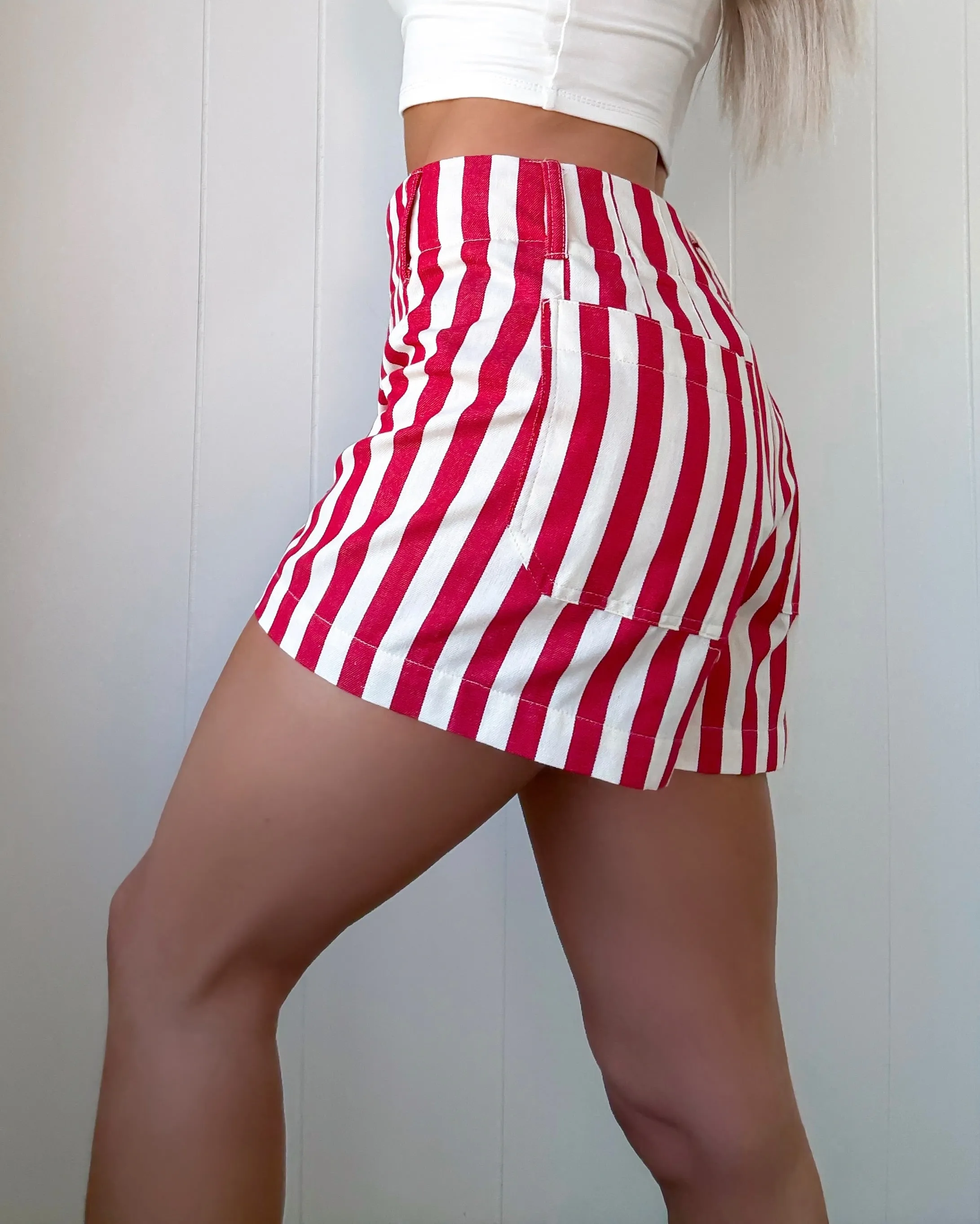 Vintage Vibes Gestreifte Shorts - Rot