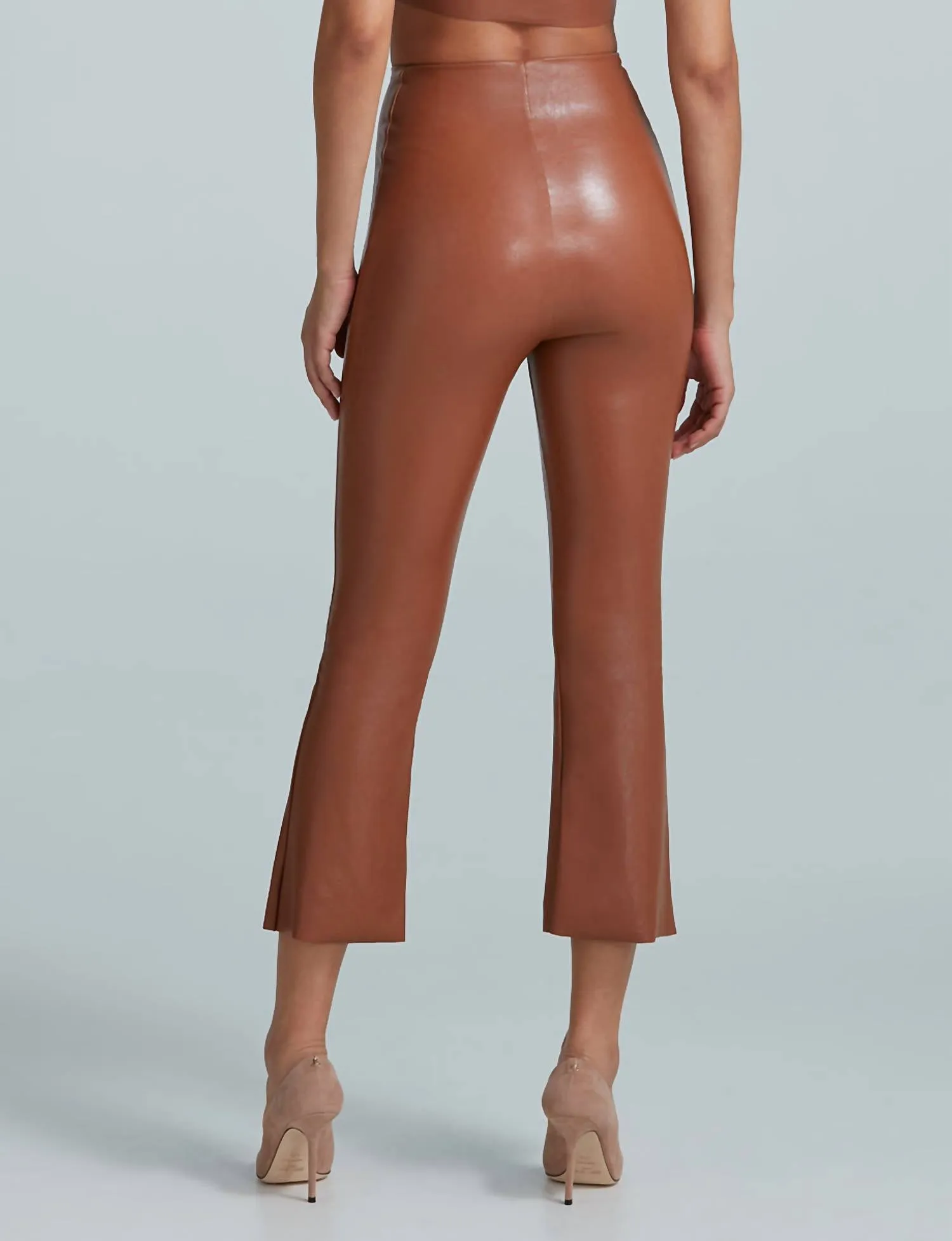 Damen-Kunstleder-Cropped-Flare-Leggings in Kakao