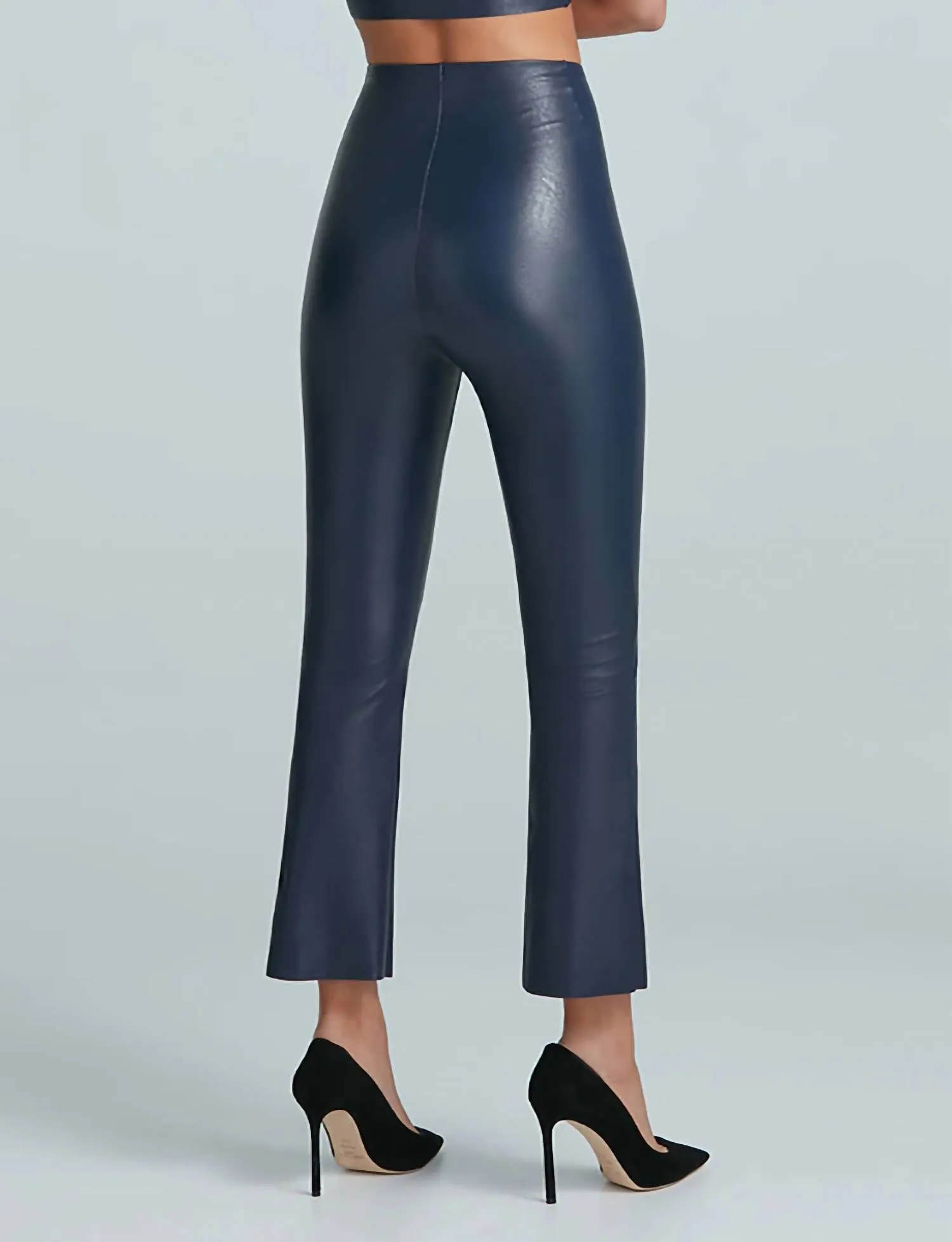 Damen Kunstleder Crop-Flare-Leggings in Marineblau